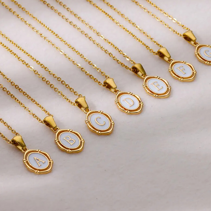 Collana in smalto con lettera  - Birth Flower Necklace recensione e prezzo